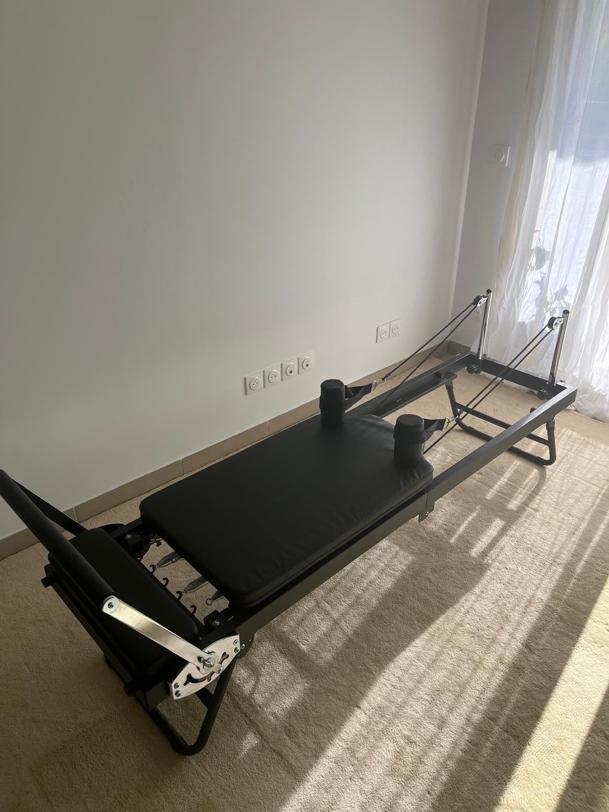 flo. reform™ – Studio-level reformer. Designed for home.