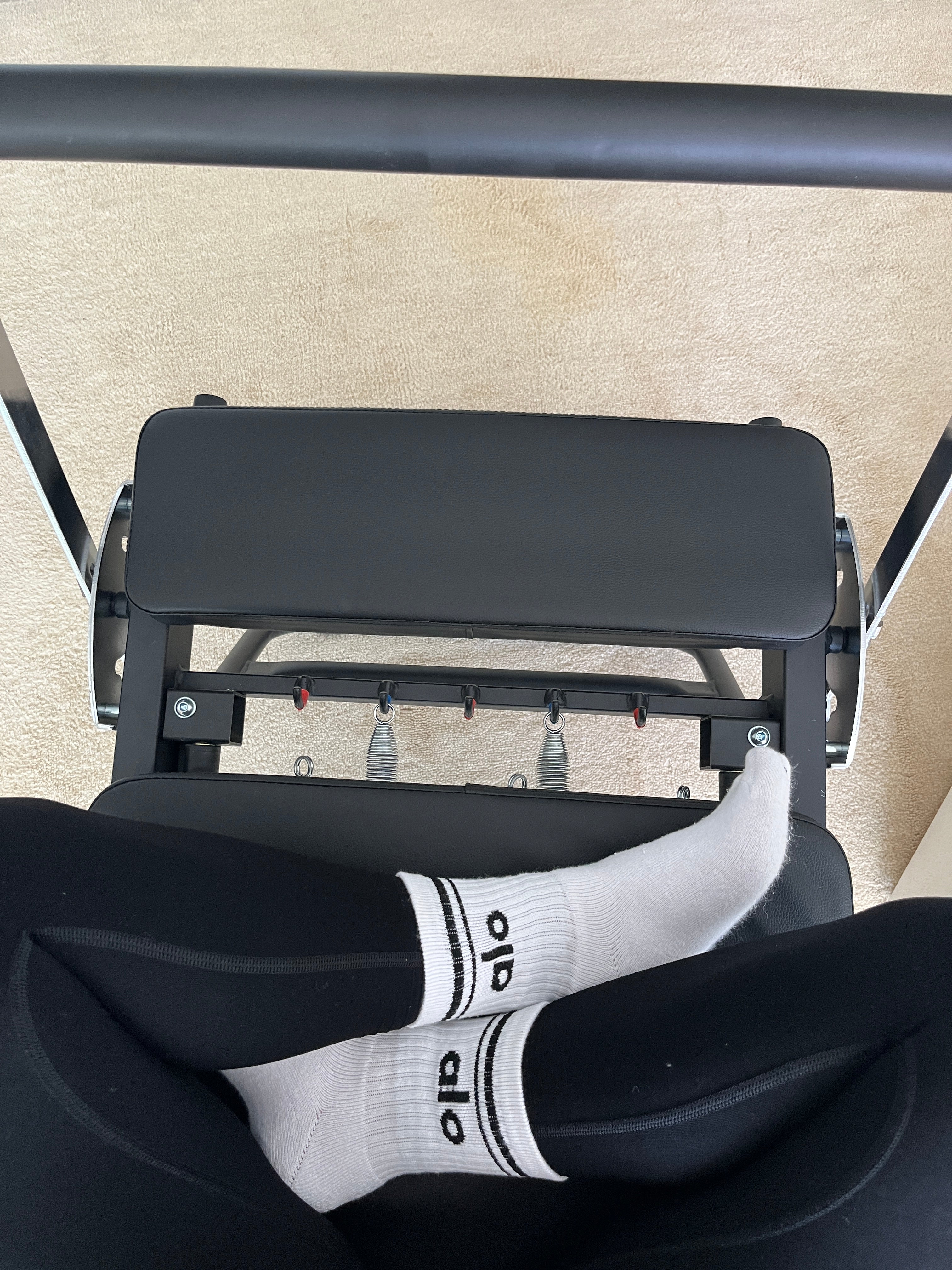 flo. reform™ – Studio-level reformer. Designed for home.